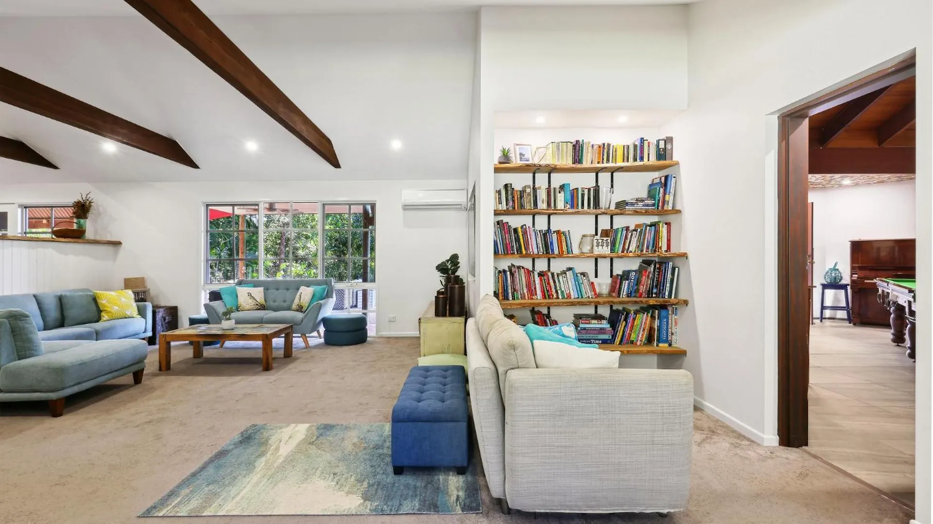 Spacious 4-bed Hinterland Luxury Escape With Pool Holiday home Gold Coast