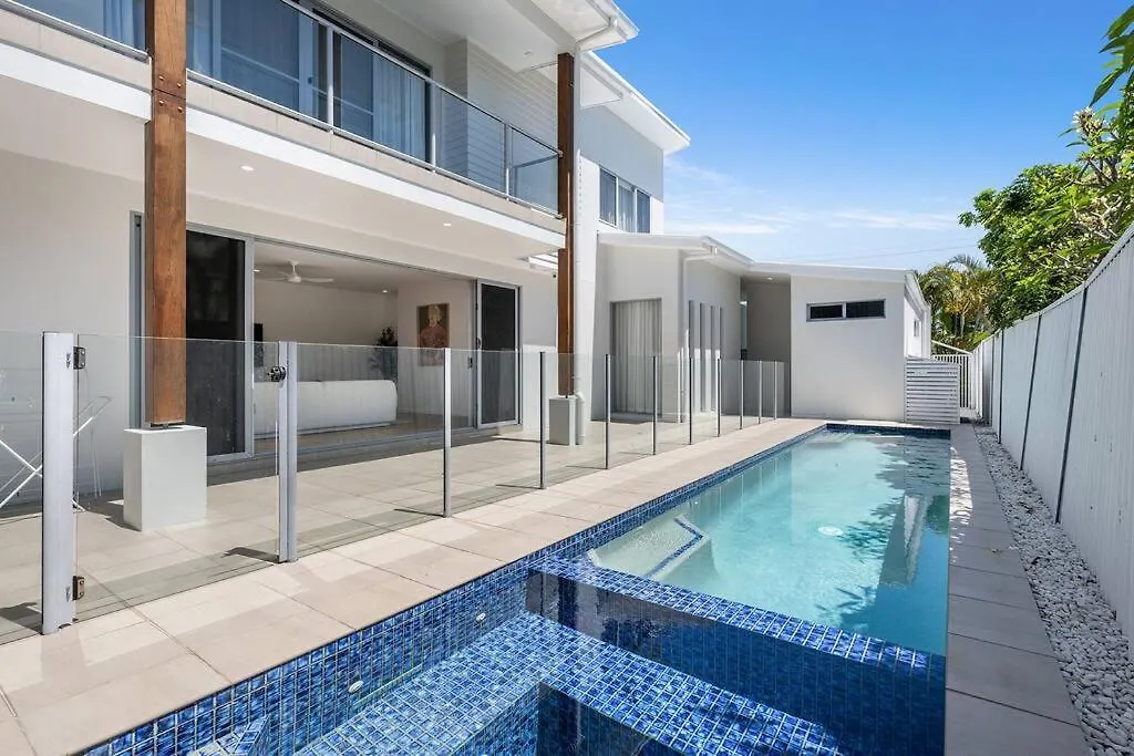 Prime Burleigh Location *