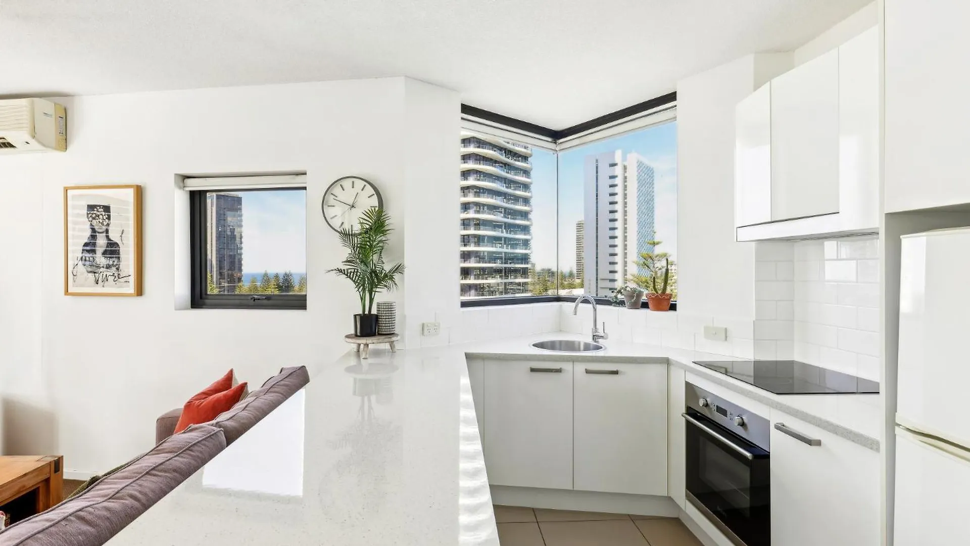 Spacious 1-bed With Pool & Sauna In Broadbeach *