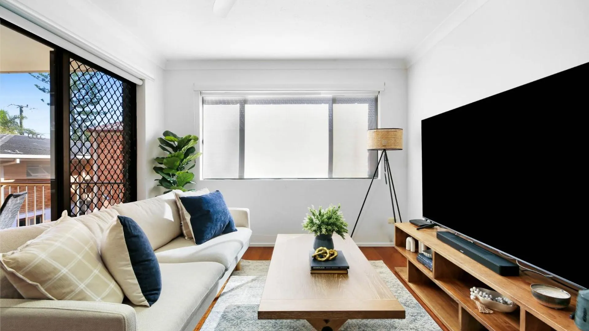 2-bed With Alfresco Dining, 200m To The Apartment