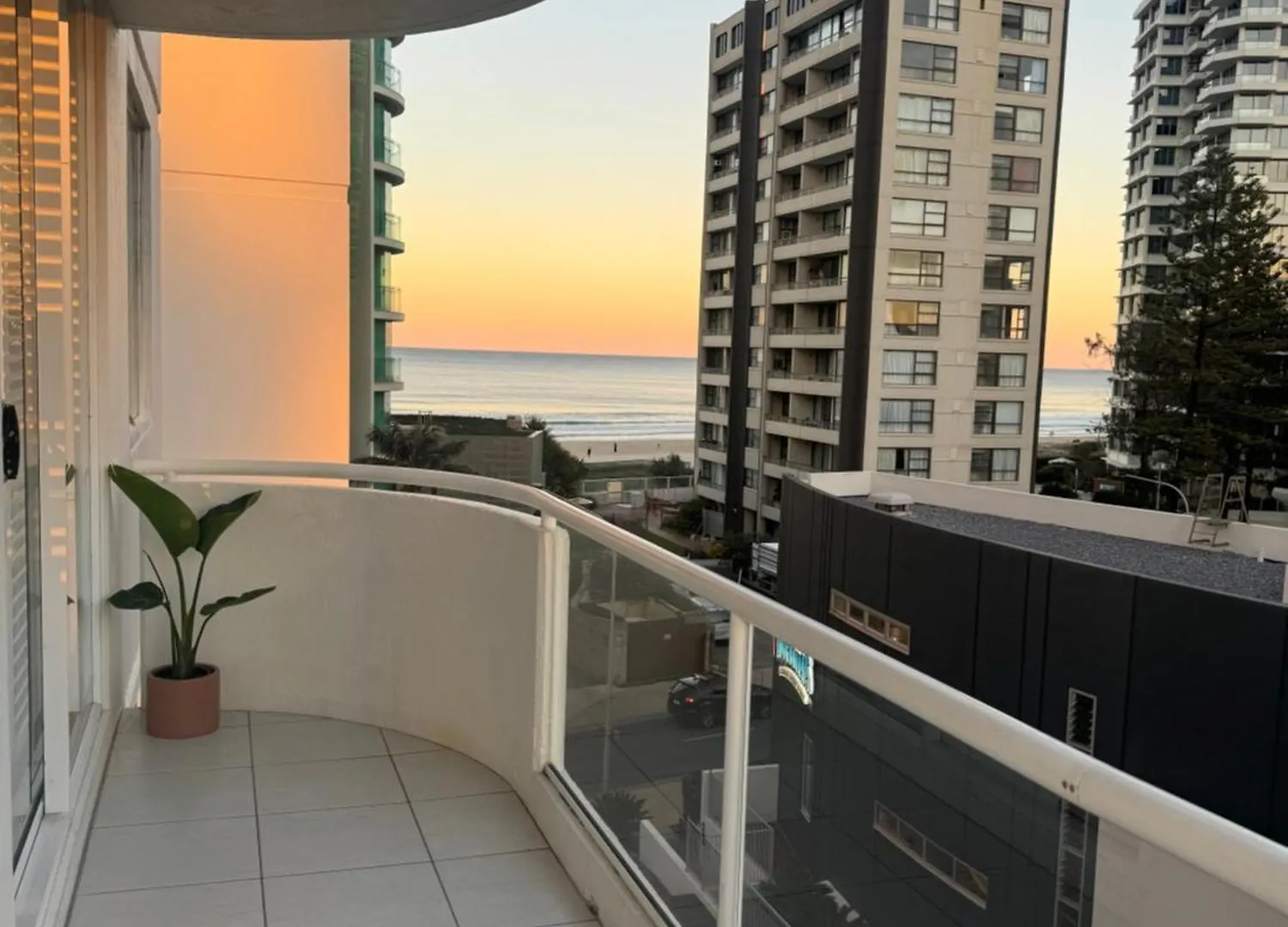 Surfers Paradise - Beachfront * Gold Coast