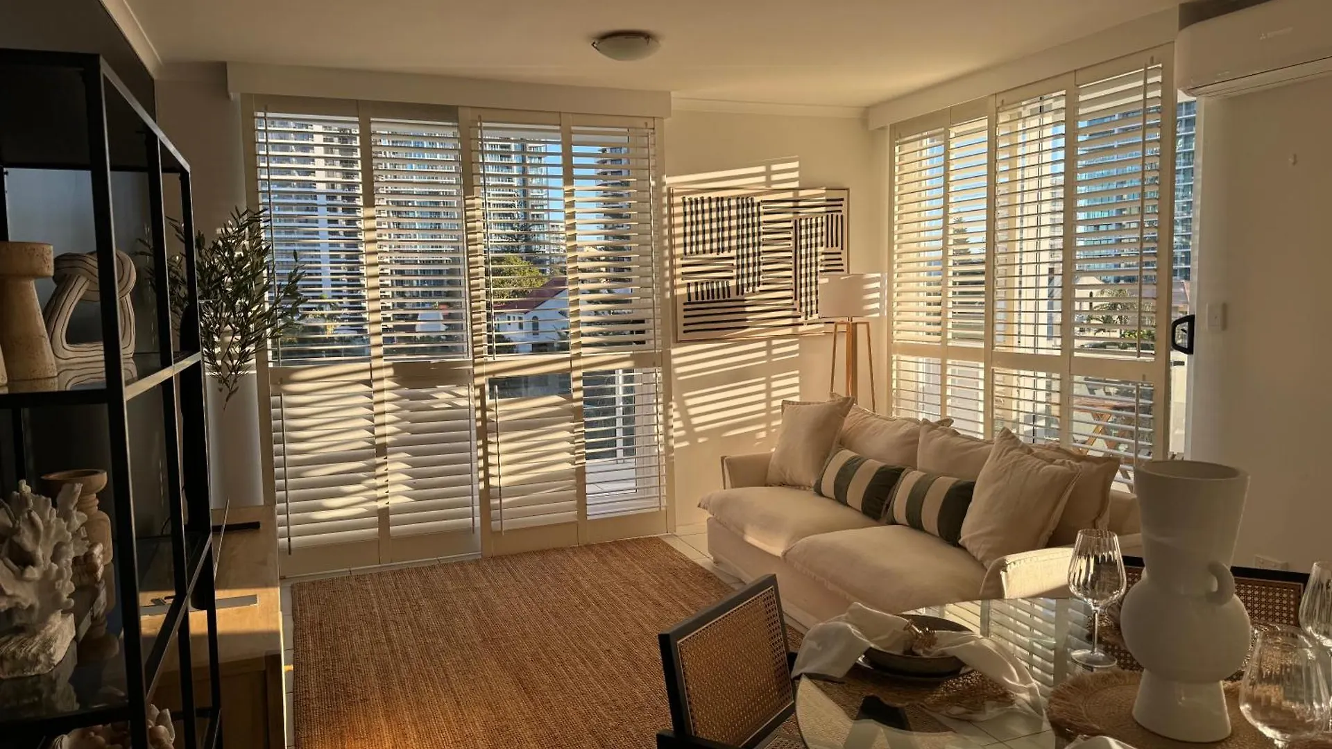 Surfers Paradise - Beachfront Apartment Gold Coast