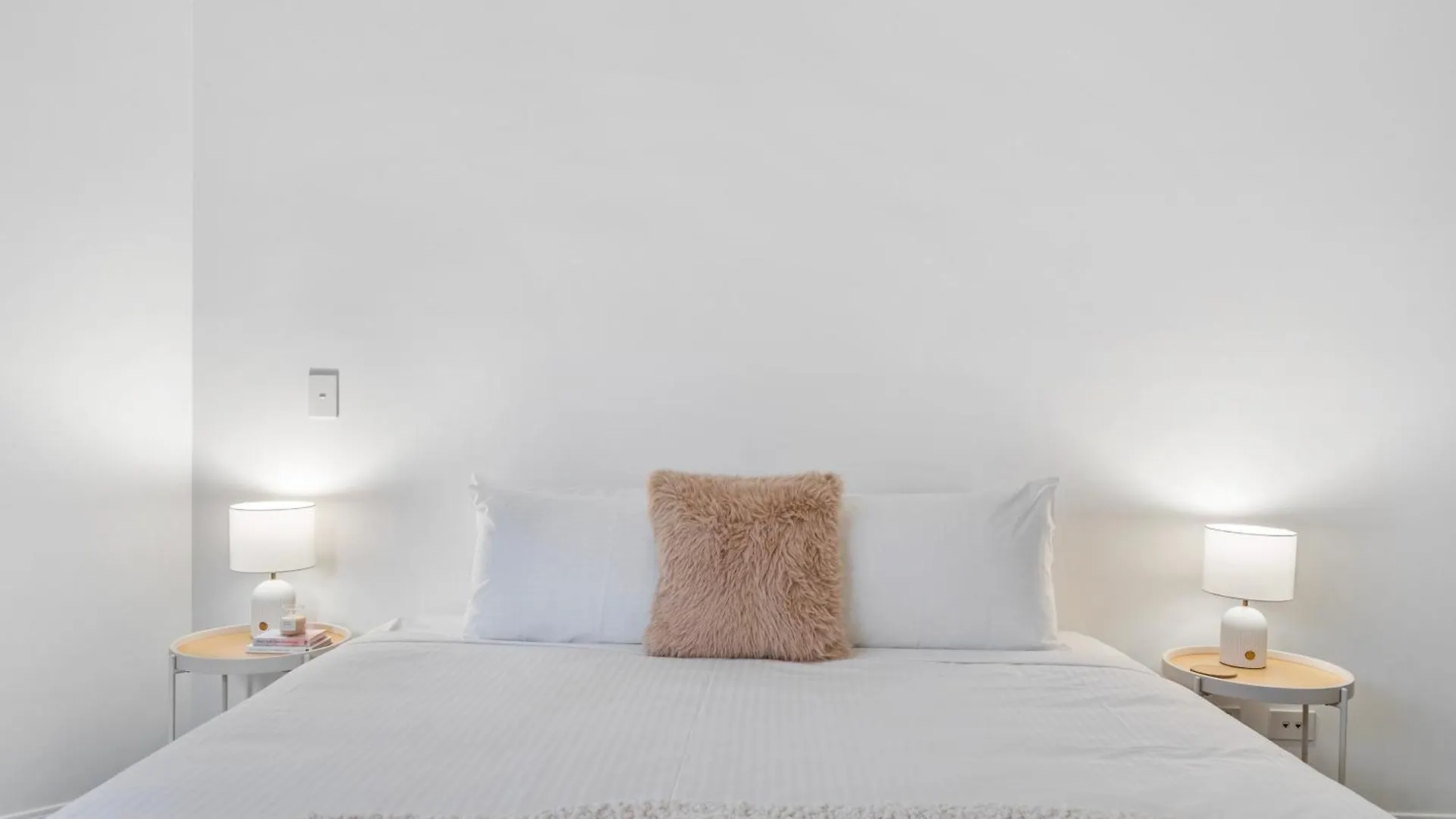 Paros On The - Absolute Waterfront Living *