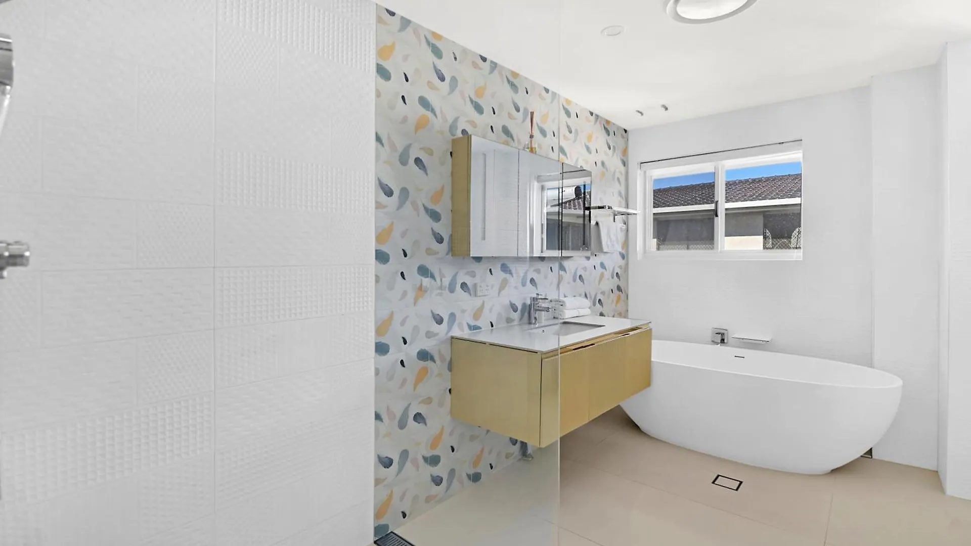 Riverside 4 Bedroom House Unit In Surfers Paradise