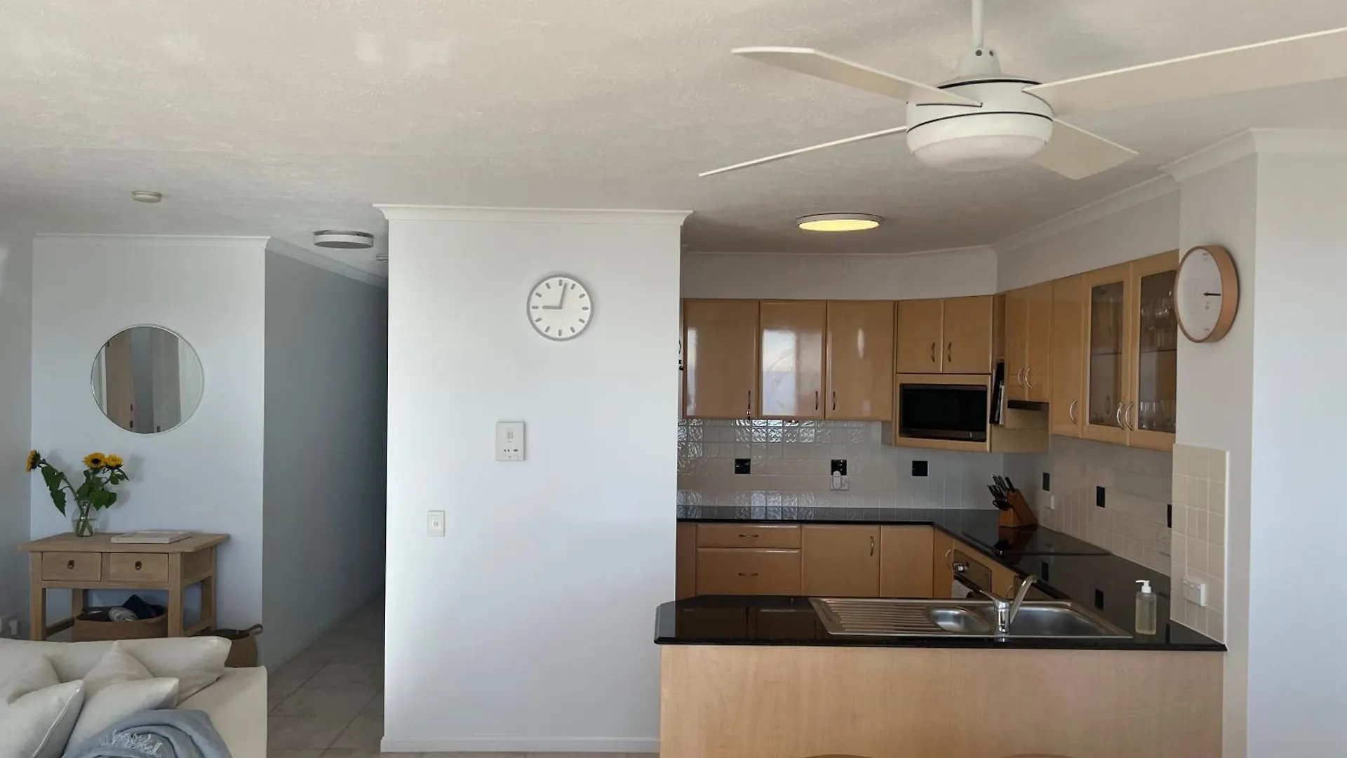 Aparthotel Sandcastles On Currumbin Beachfront, 4*