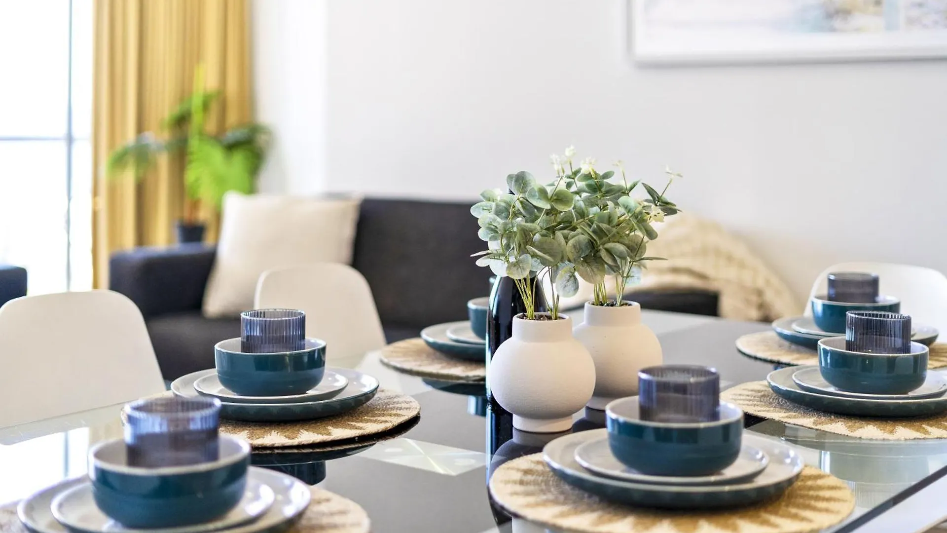 Chevron Renaissance Surfers Paradise Mid Week Madness Deal - Q Apartment Gold Coast