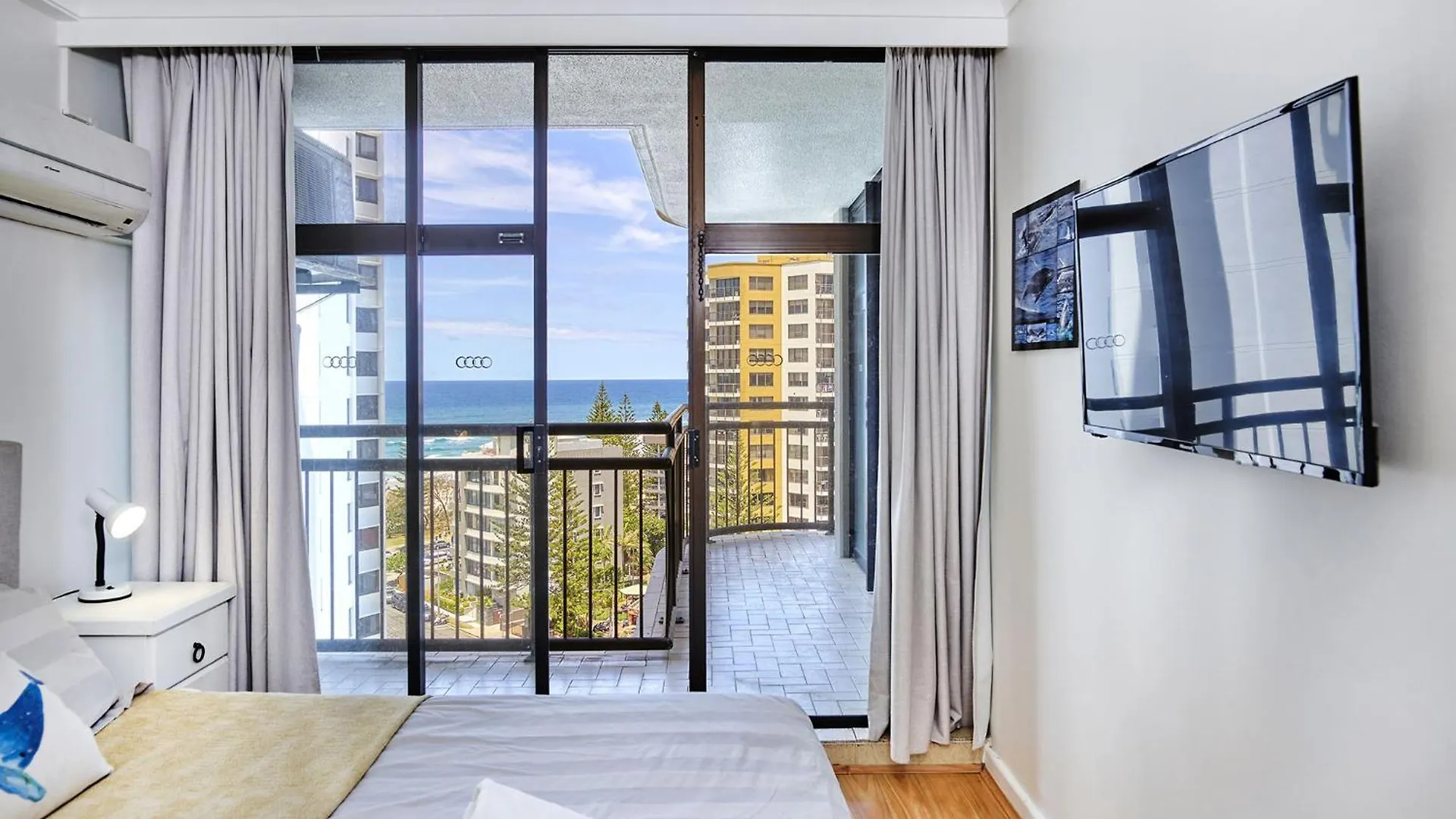 Surfers Paradise Beachcomber