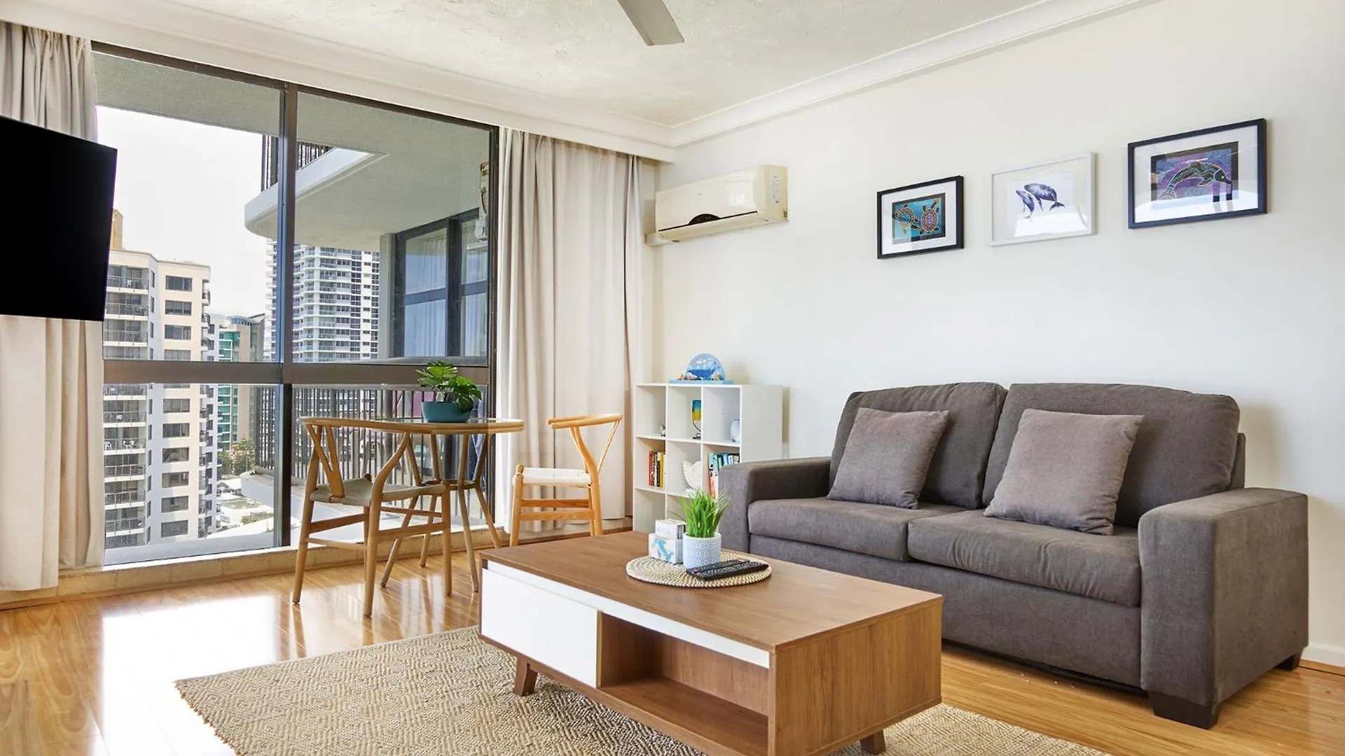 Surfers Paradise Beachcomber Apartment