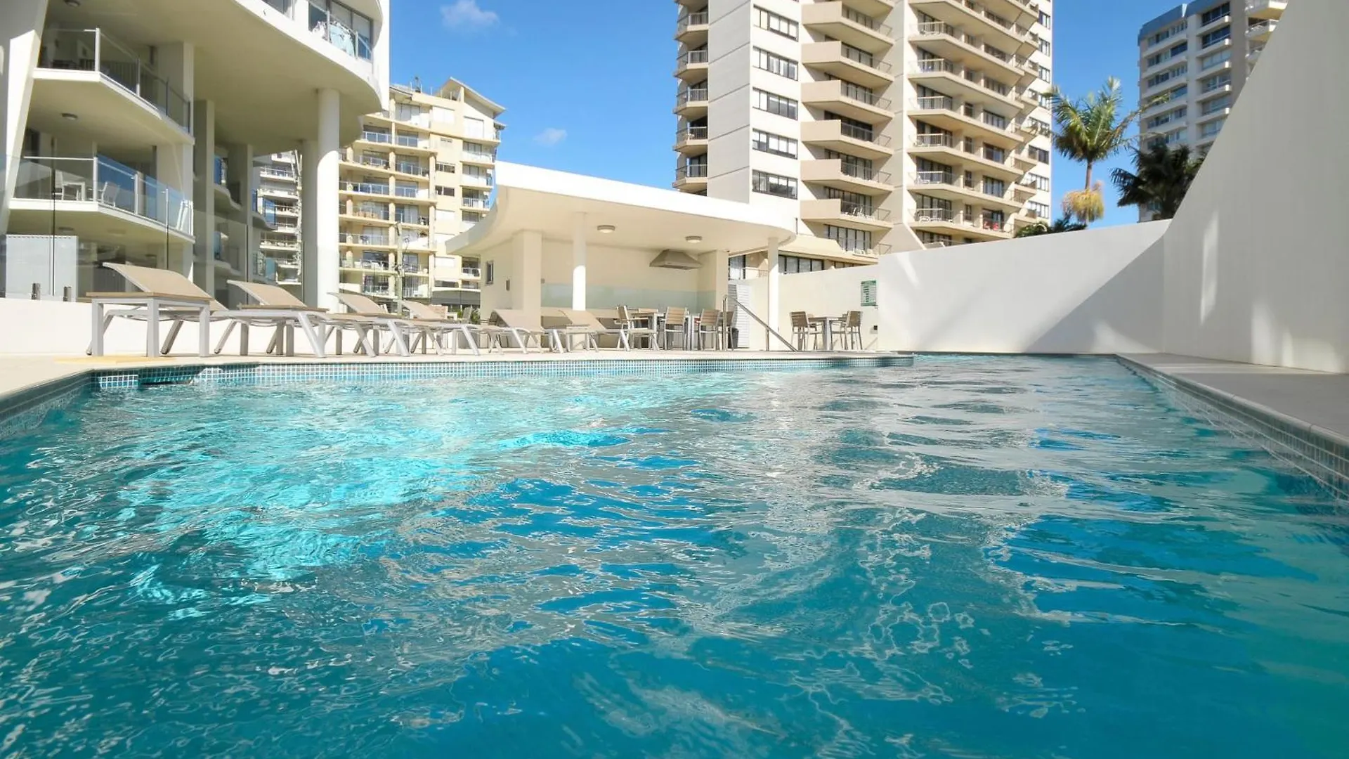 The Garland At Rainbow Bay Apartment *