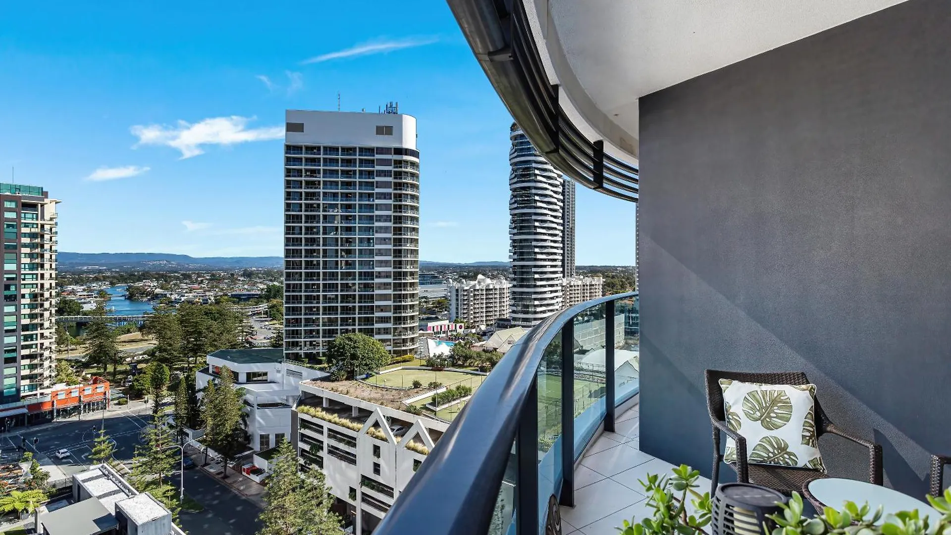 Oracle Beachfront Broadbeach Apartment Gold Coast