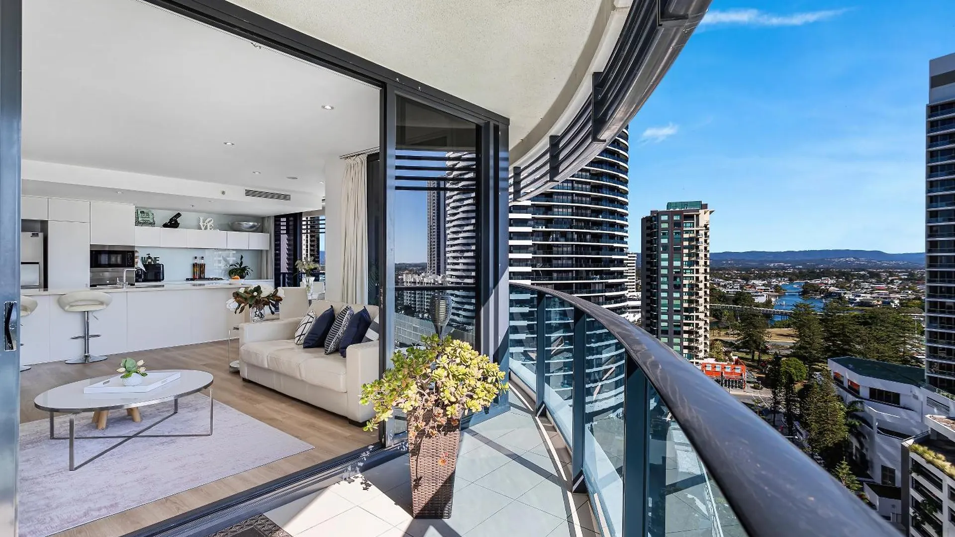 Oracle Beachfront Broadbeach Apartment Gold Coast
