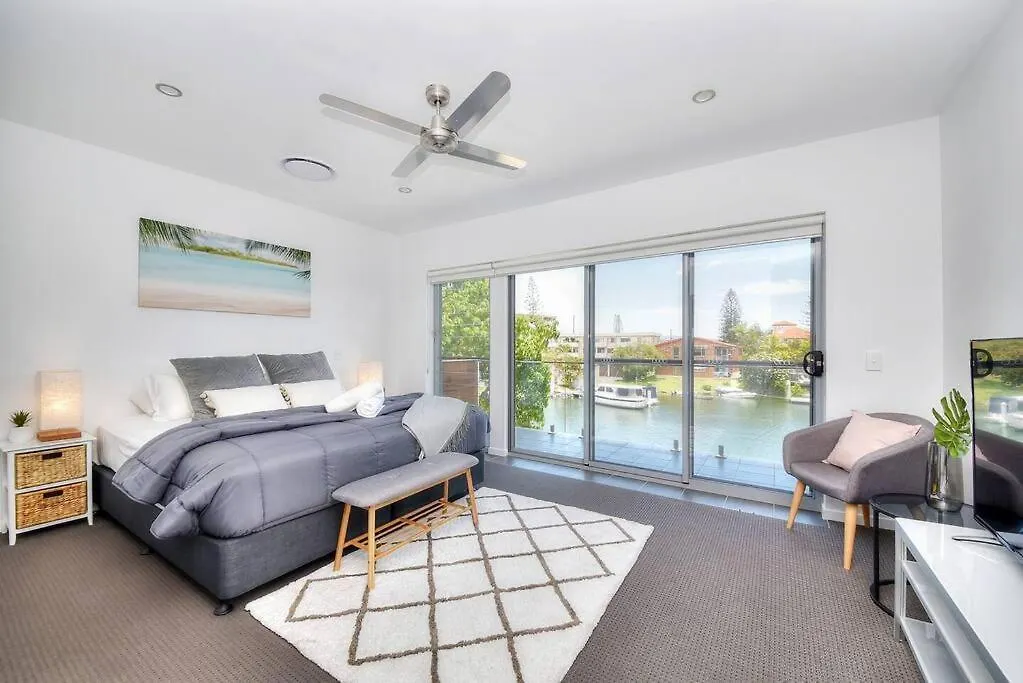 Bliss On Paradise Island * Gold Coast