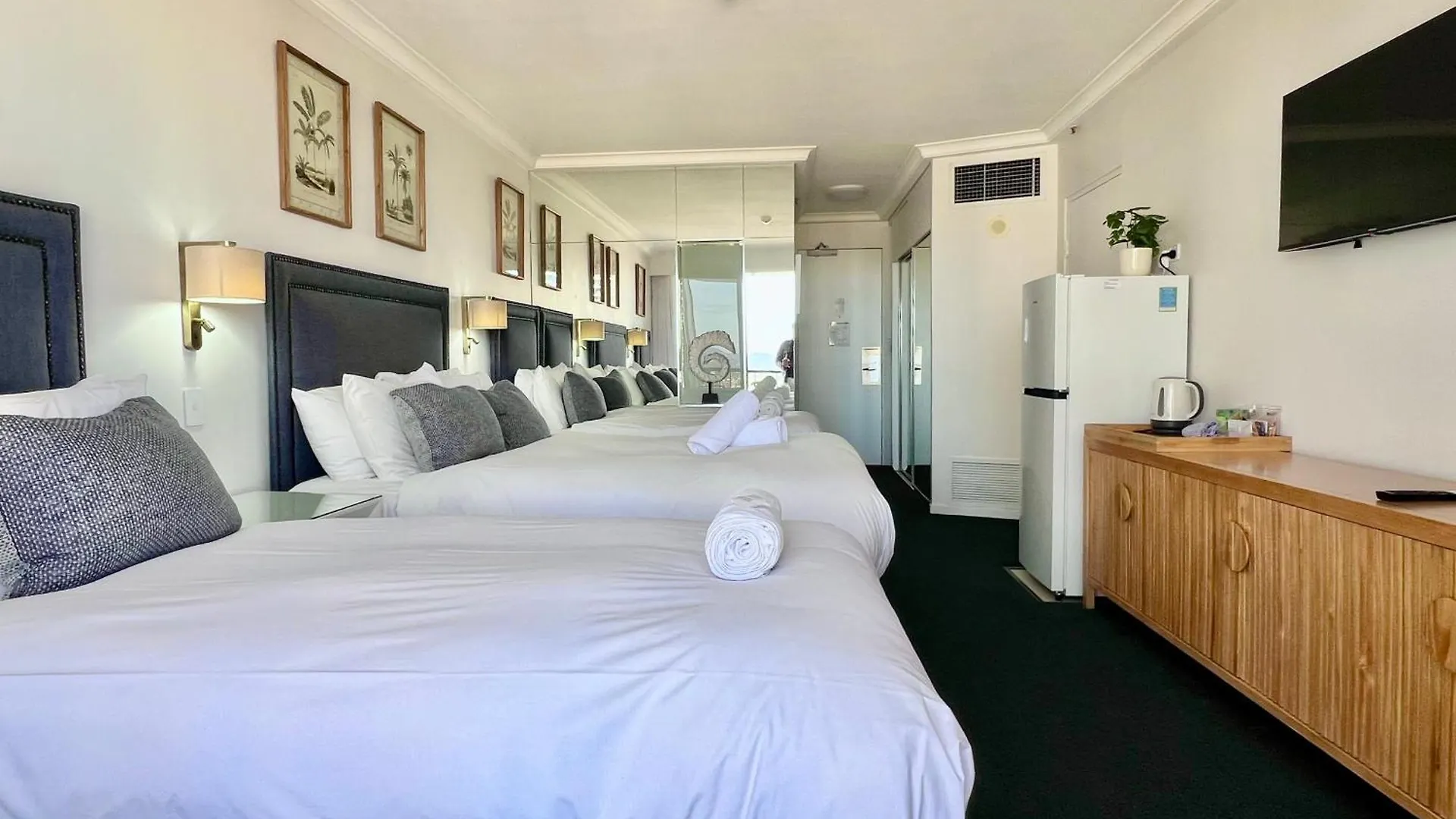 Level Ocean View Oasis With 3 Beds * Gold Coast