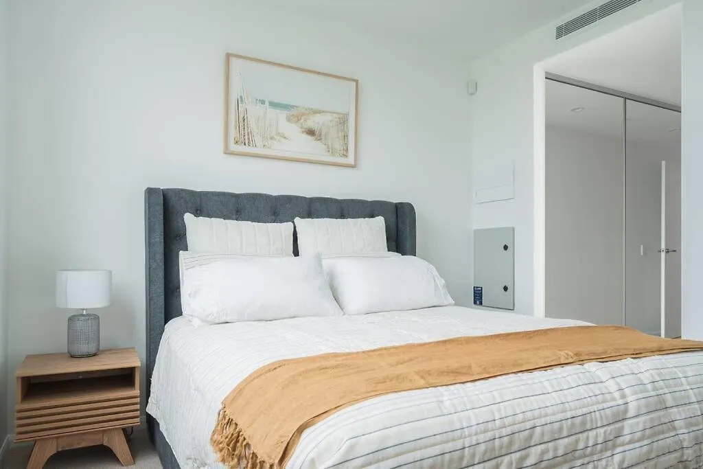 Lux Lakeside - * Gold Coast