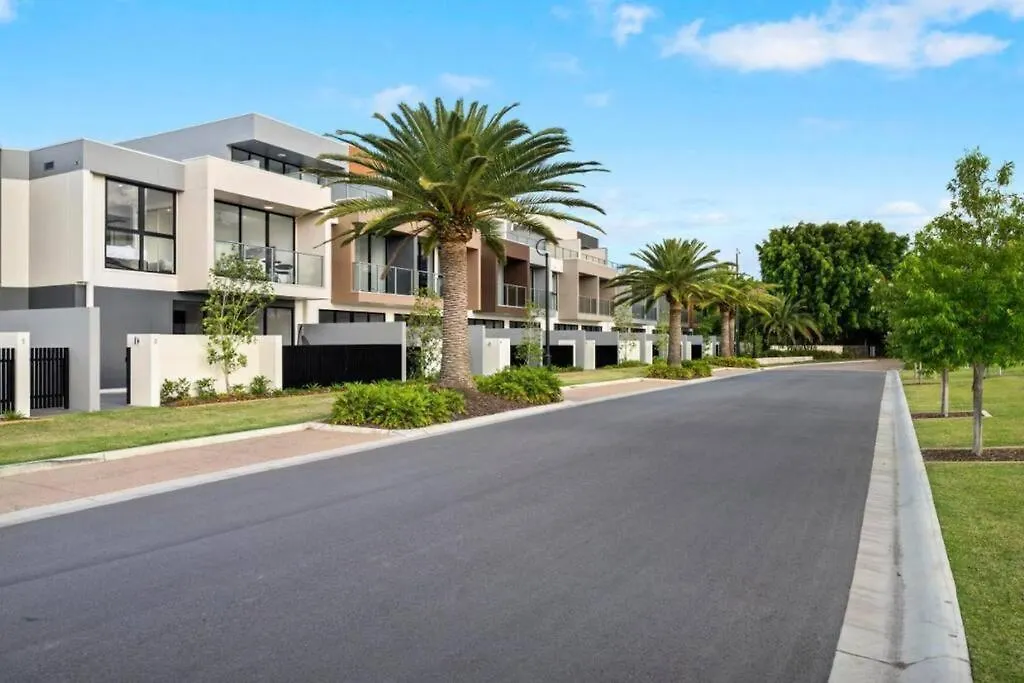 Lux Lakeside -