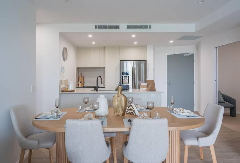 Lux Lakeside - Gold Coast