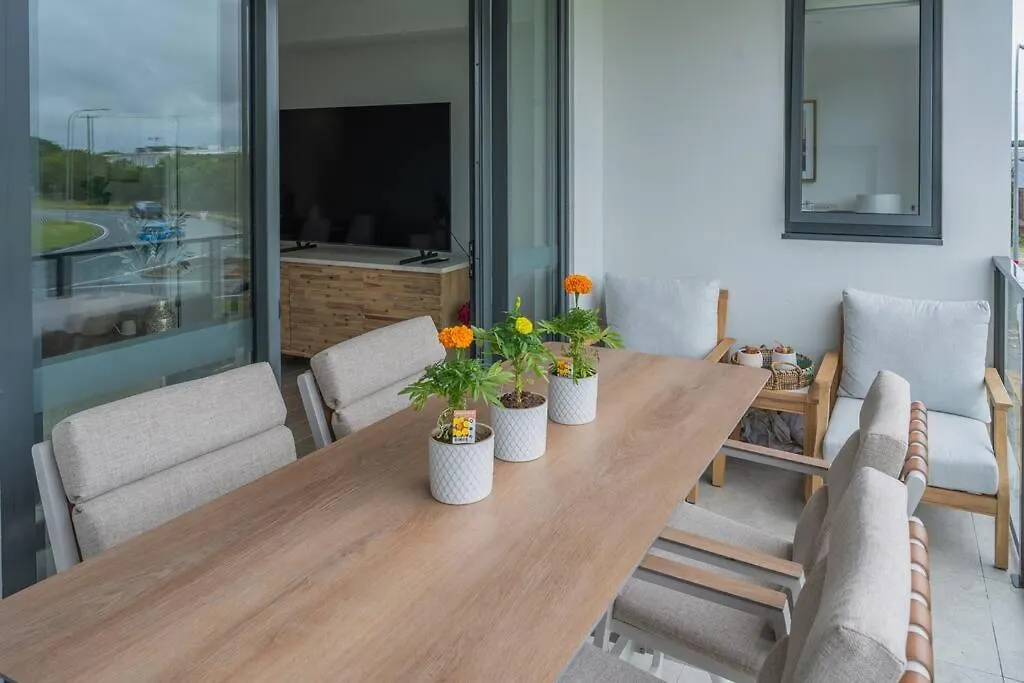 Lux Lakeside - Gold Coast