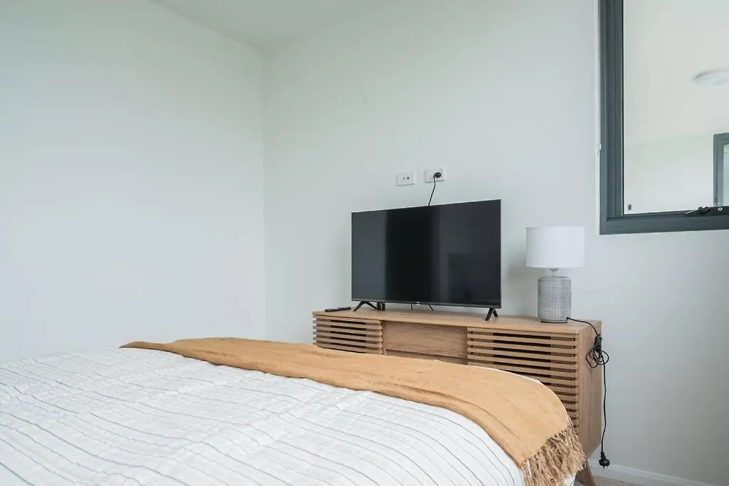 Lux Lakeside - Gold Coast