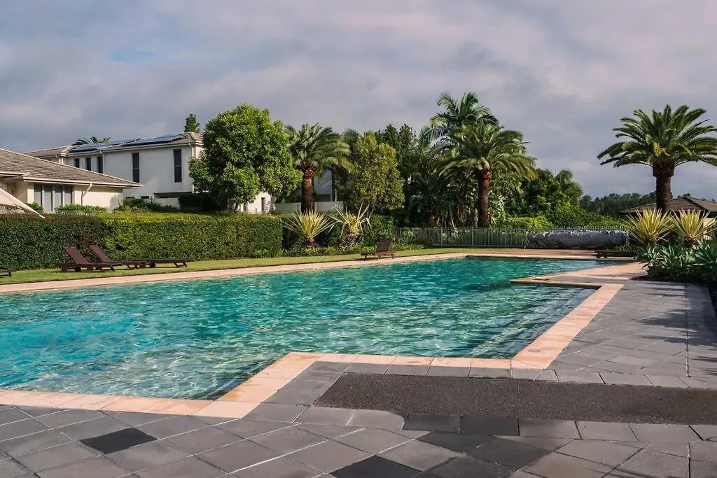 Lux Lakeside -