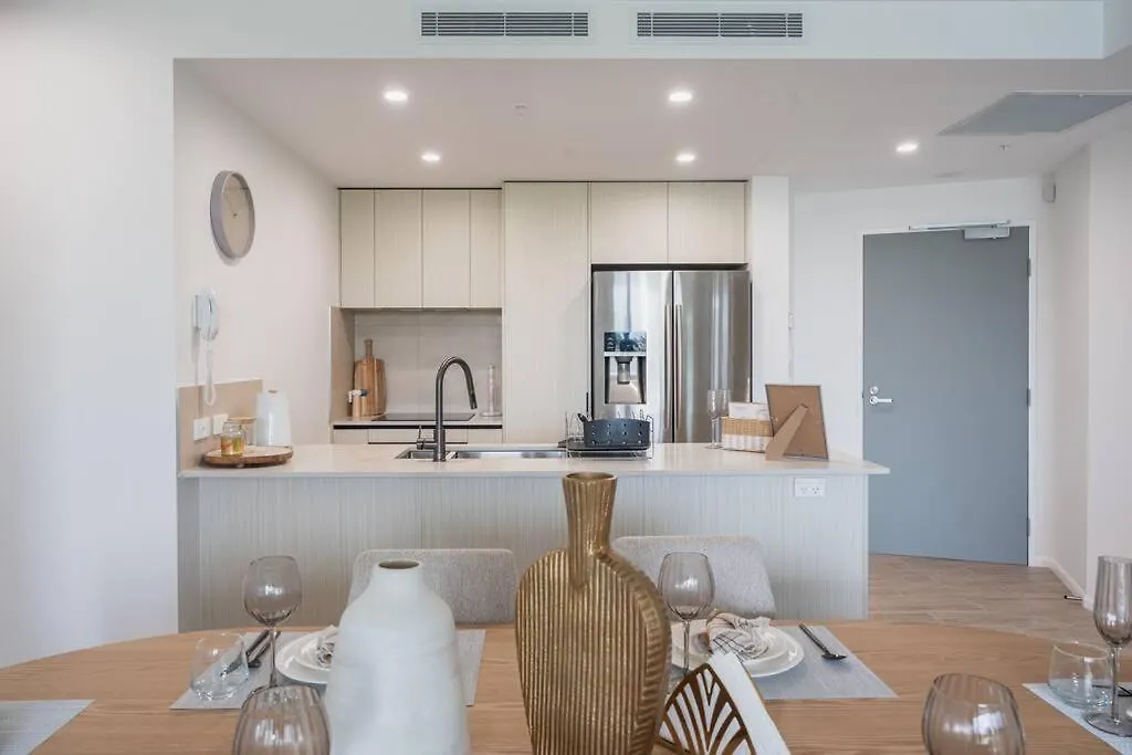 Lux Lakeside - *