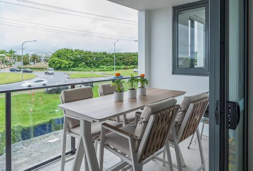 Lux Lakeside -