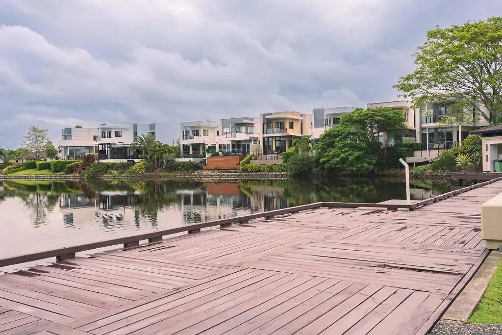 Lux Lakeside - Apartment