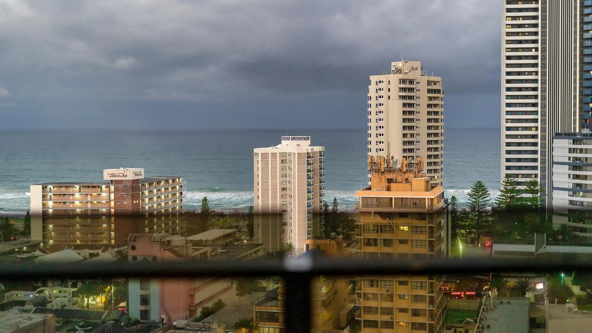 Surfers Paradise Retreat Stunning Views 2-br Haven Apartmán