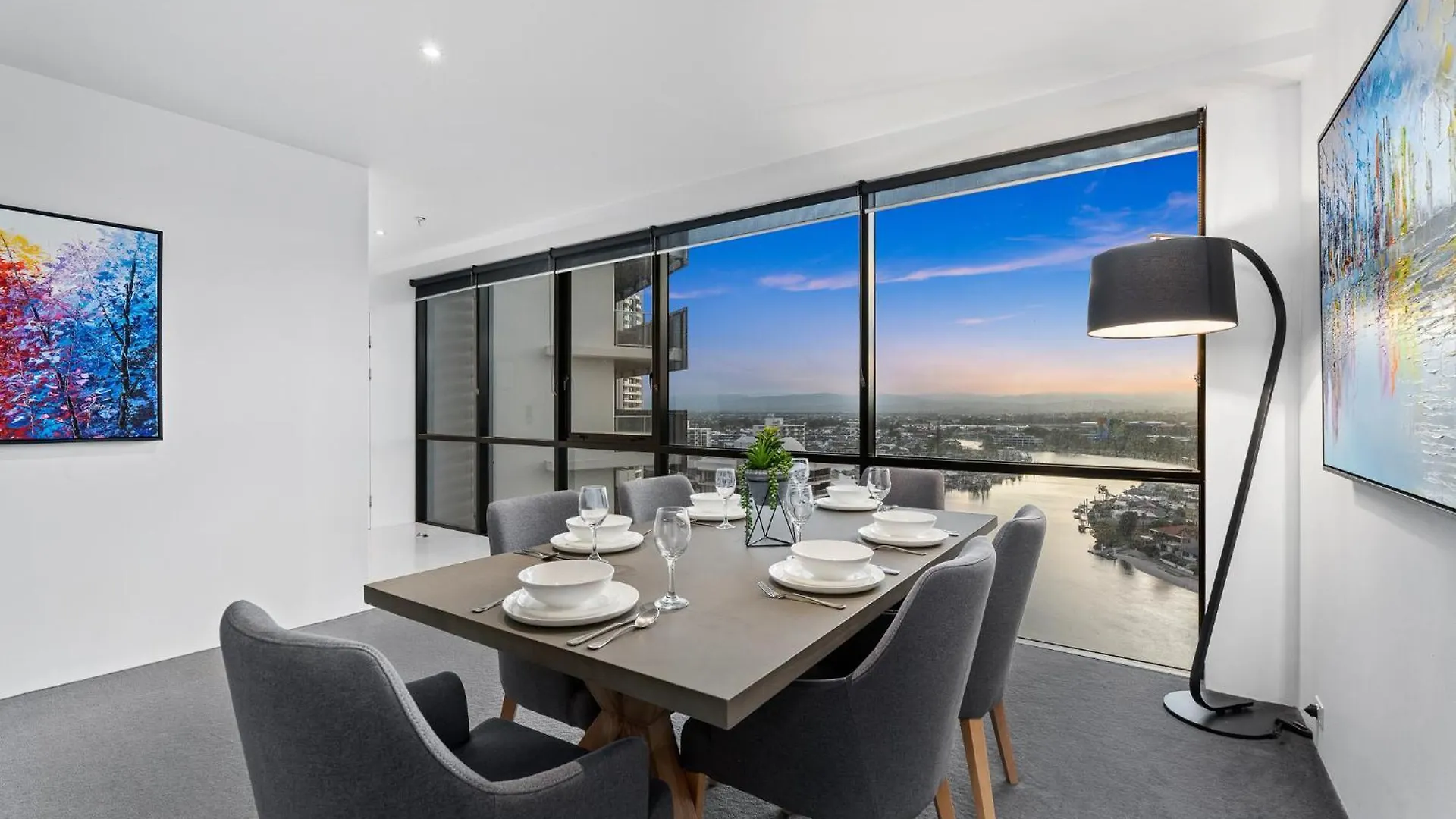 Surfers Paradise Retreat Stunning Views 2-br Haven