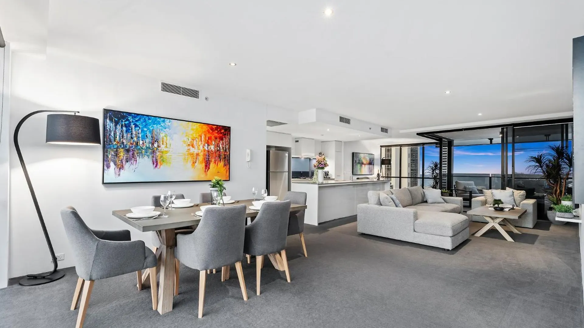 Surfers Paradise Retreat Stunning Views 2-br Haven