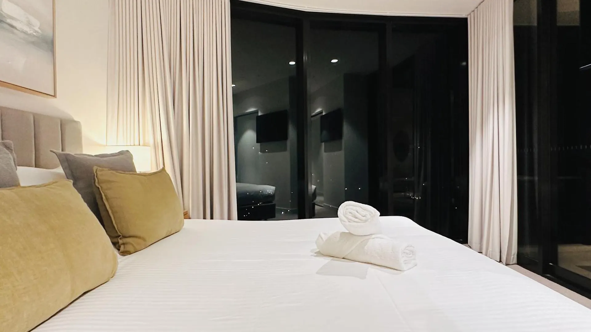 Luxe Living With Ocean View 3 Beds Parking * Gold Coast