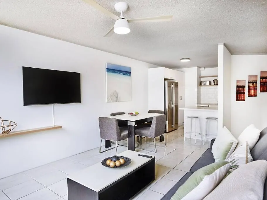 Cheap And Cheerful Budget Apartment *