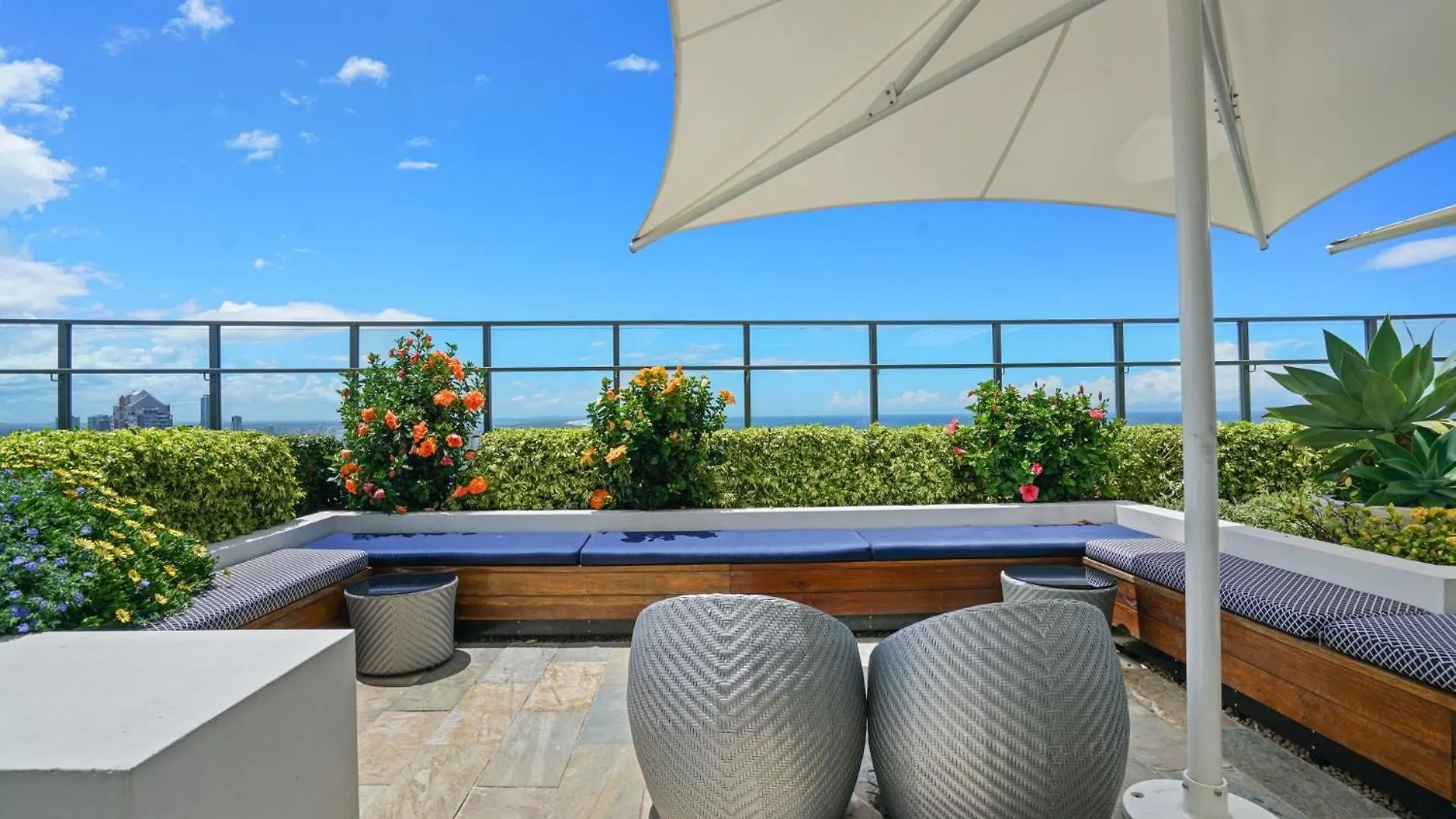Rhapsody High Level Deluxe - Coasthm Apartment