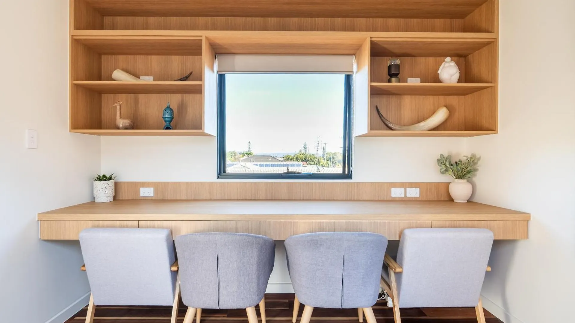 Brand New Modern 8 Bedroom In City Centre - Heated Modern Infinity Pool
