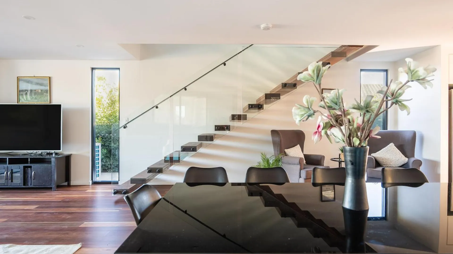 Brand New Modern 8 Bedroom In City Centre - Heated Modern Infinity Pool * Gold Coast