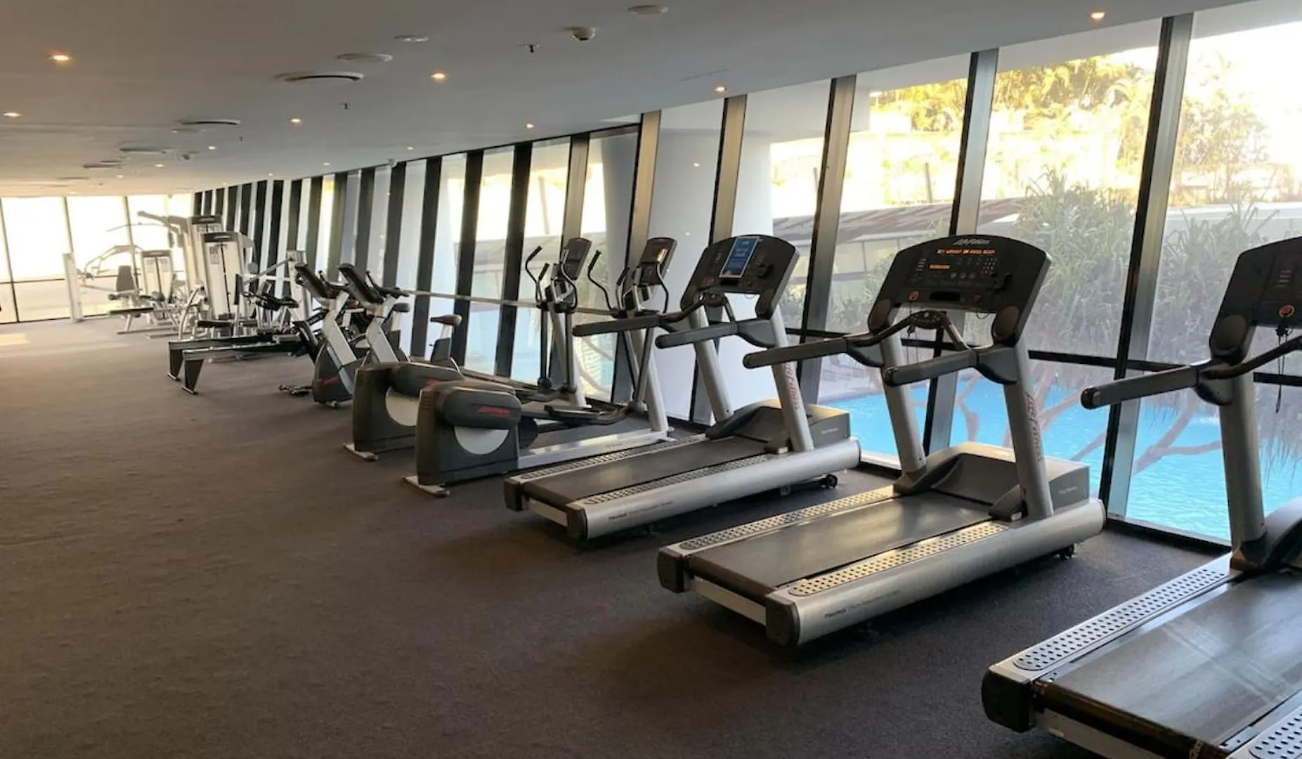 Beachview Surfers 2bd Lux Apartment *