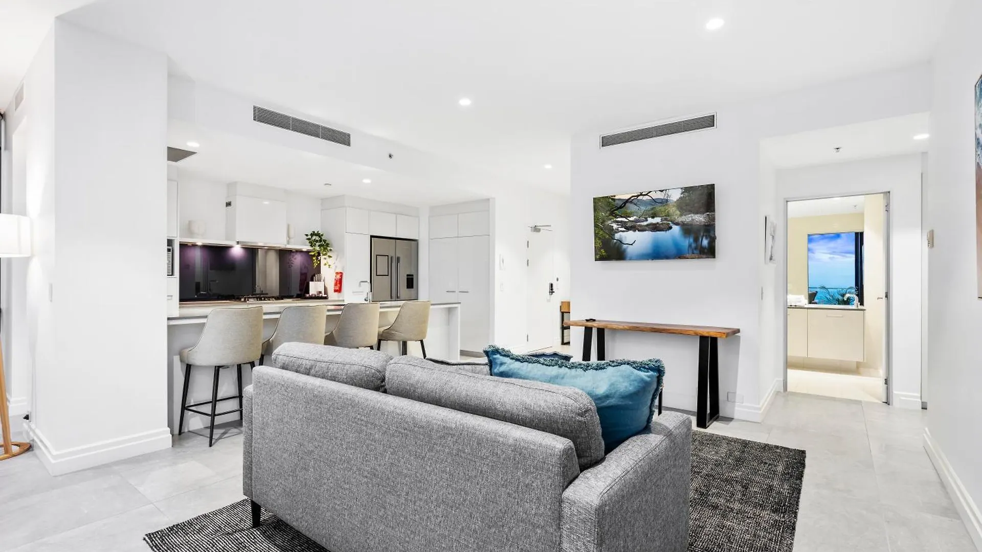 Ocean View Sub Penthouses - Circle On Cavill - Self Contained & Privately Managed Apartment