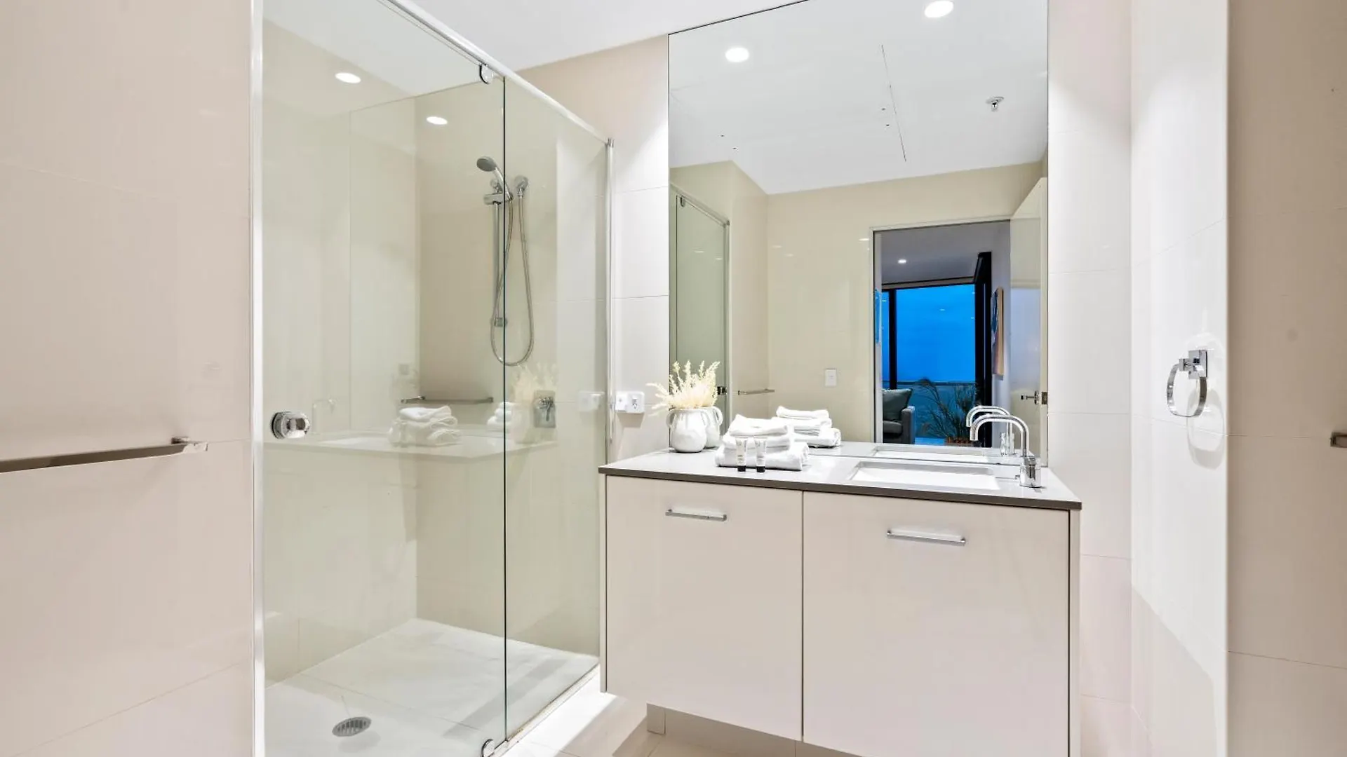 Apartment Ocean View Sub Penthouses - Circle On Cavill - Self Contained & Privately Managed Gold Coast