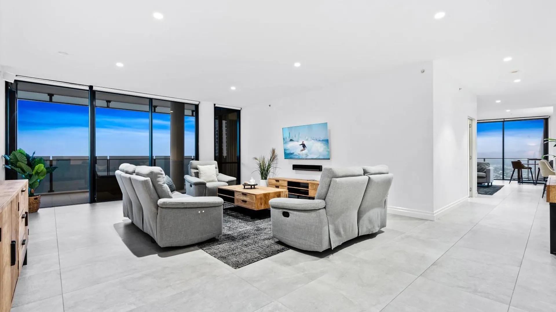 Ocean View Sub Penthouses - Circle On Cavill - Self Contained & Privately Managed