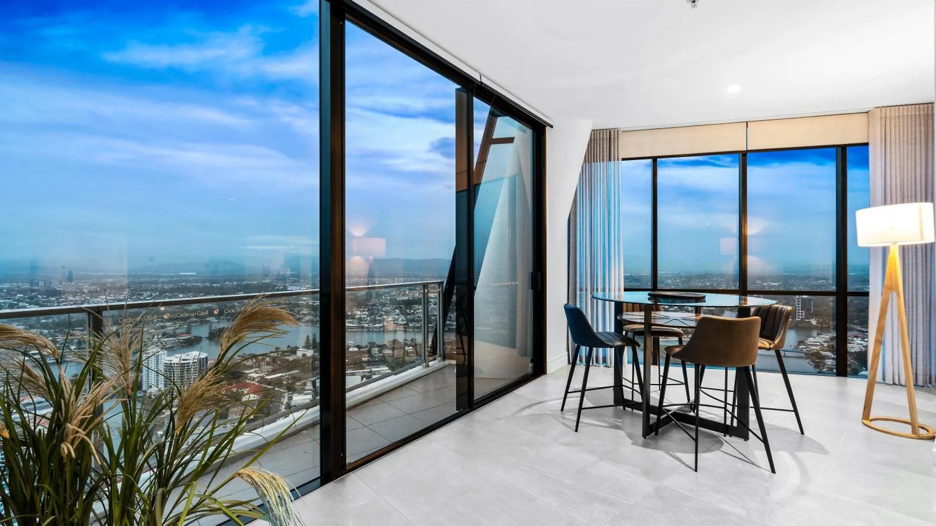 Ocean View Sub Penthouses - Circle On Cavill - Self Contained & Privately Managed Apartment