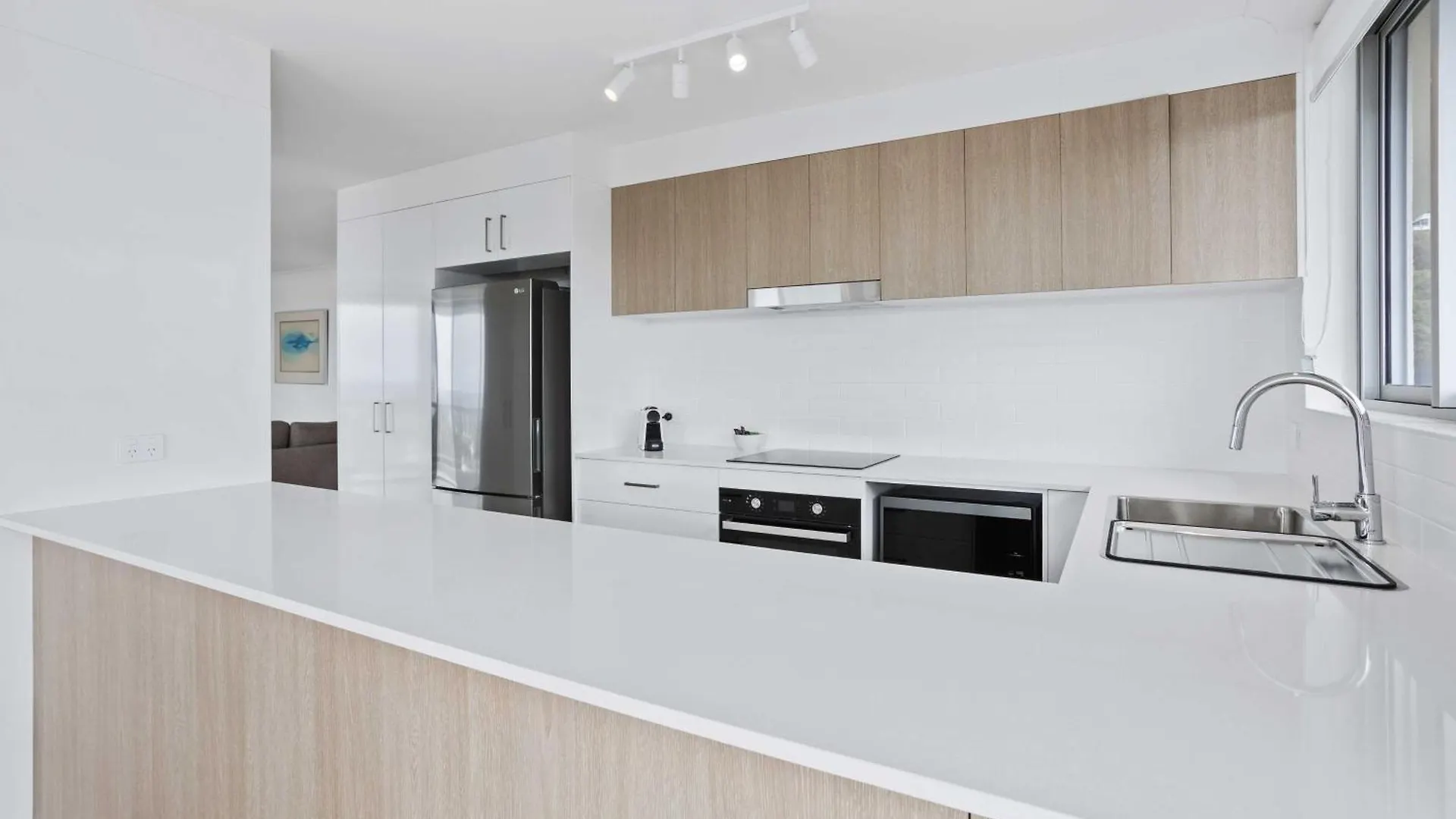 Expansive Hilltop Ocean Views In Burleigh Heads