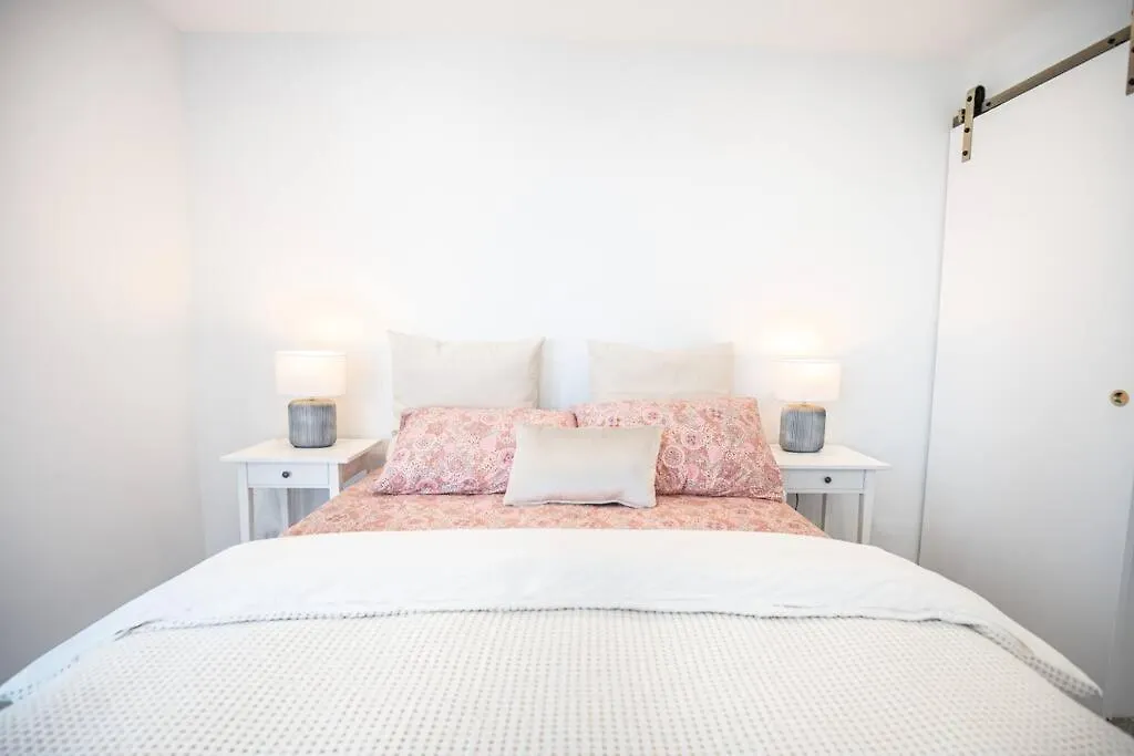 2br Burleigh Beachside With Views With Pool * Gold Coast