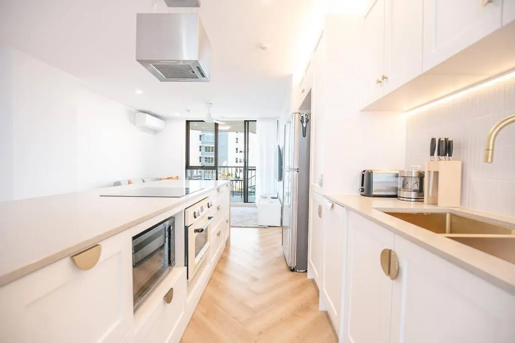 Apartment 2br Burleigh Beachside With Views With Pool Gold Coast