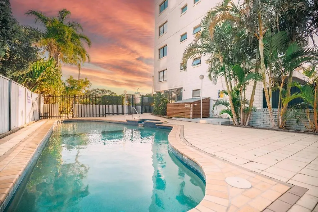 2br Burleigh Beachside With Views With Pool * Gold Coast