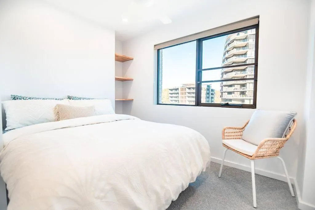 2br Burleigh Beachside With Views With Pool Apartment