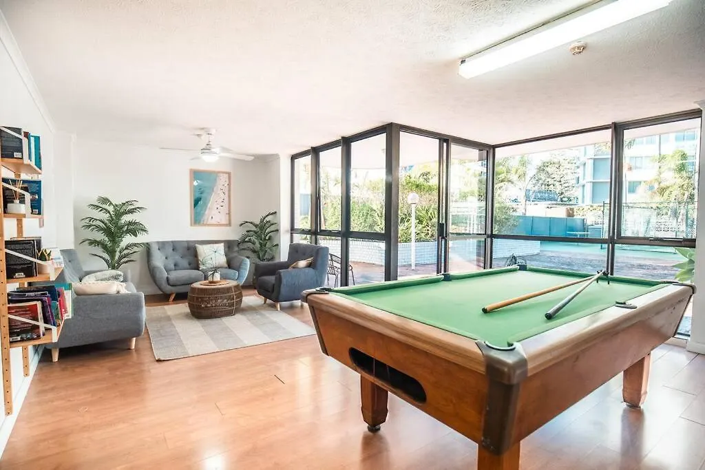 2br Burleigh Beachside With Views With Pool *