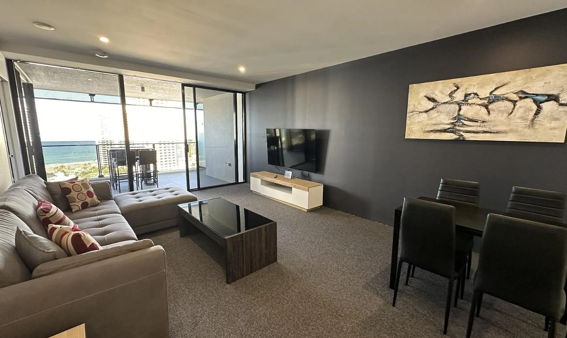 Beachview Surfers 2bd Lux Gold Coast