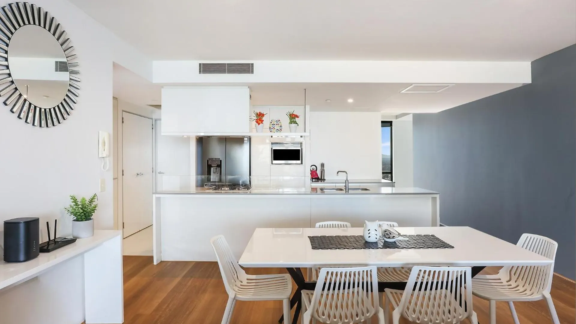 Circle On Cavill 2, 3, 4 & 5 Bedroom Skyhomes & Sub Penthouses By Holidays Gold Coast