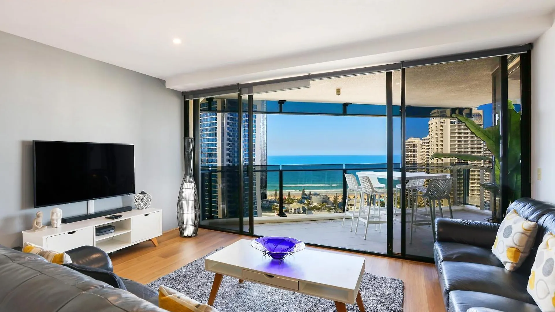 Circle On Cavill 2, 3, 4 & 5 Bedroom Skyhomes & Sub Penthouses By Holidays * Gold Coast