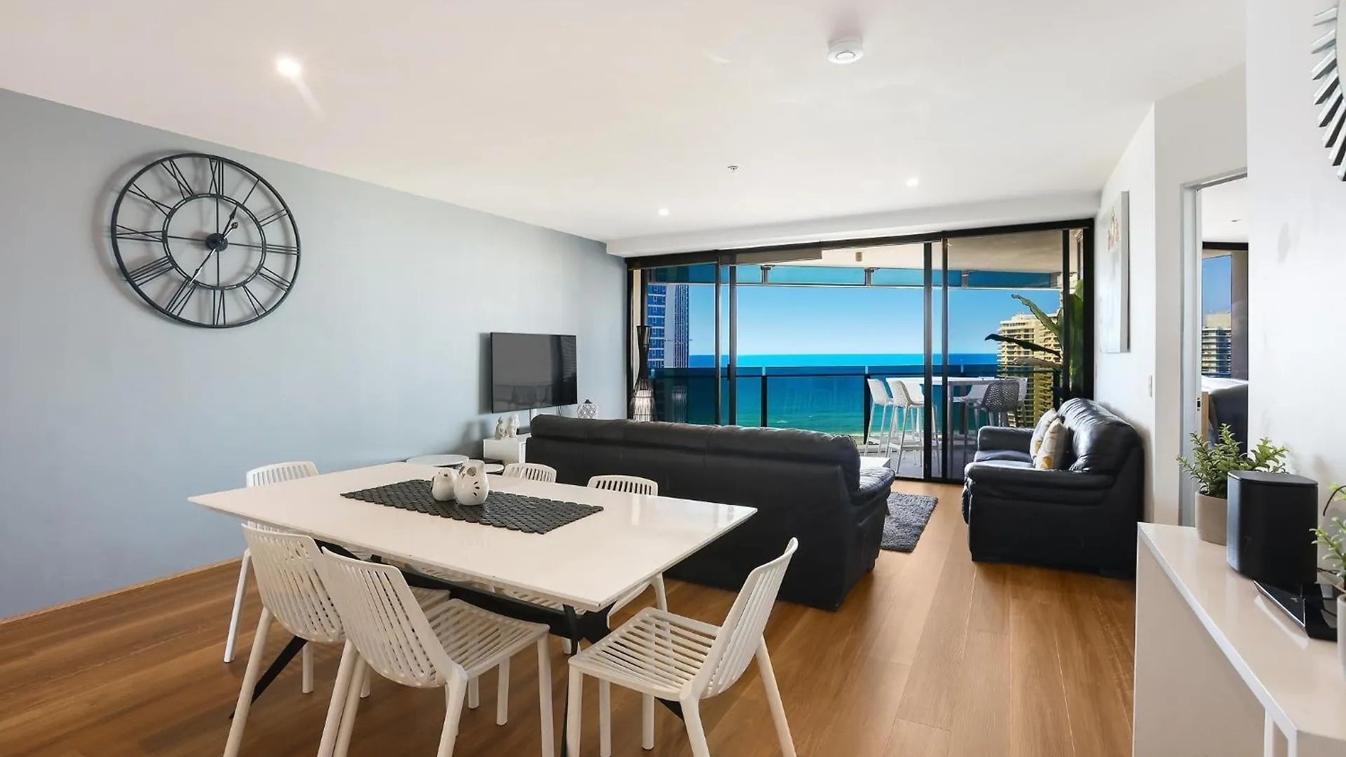 Circle On Cavill 2, 3, 4 & 5 Bedroom Skyhomes & Sub Penthouses By Holidays Apartment Gold Coast