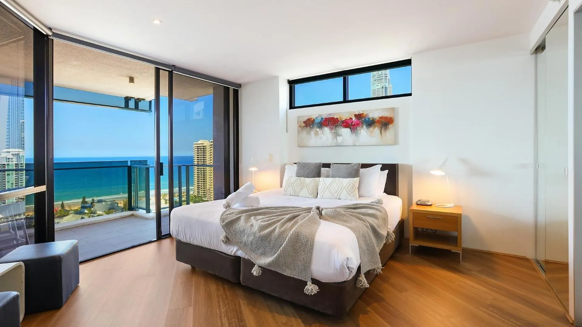 Circle On Cavill 2, 3, 4 & 5 Bedroom Skyhomes & Sub Penthouses By Holidays *